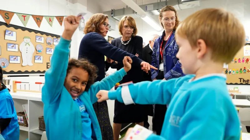 Elke Budenbender met pupils at the Judith Kerr primary school in Herne Hill, London